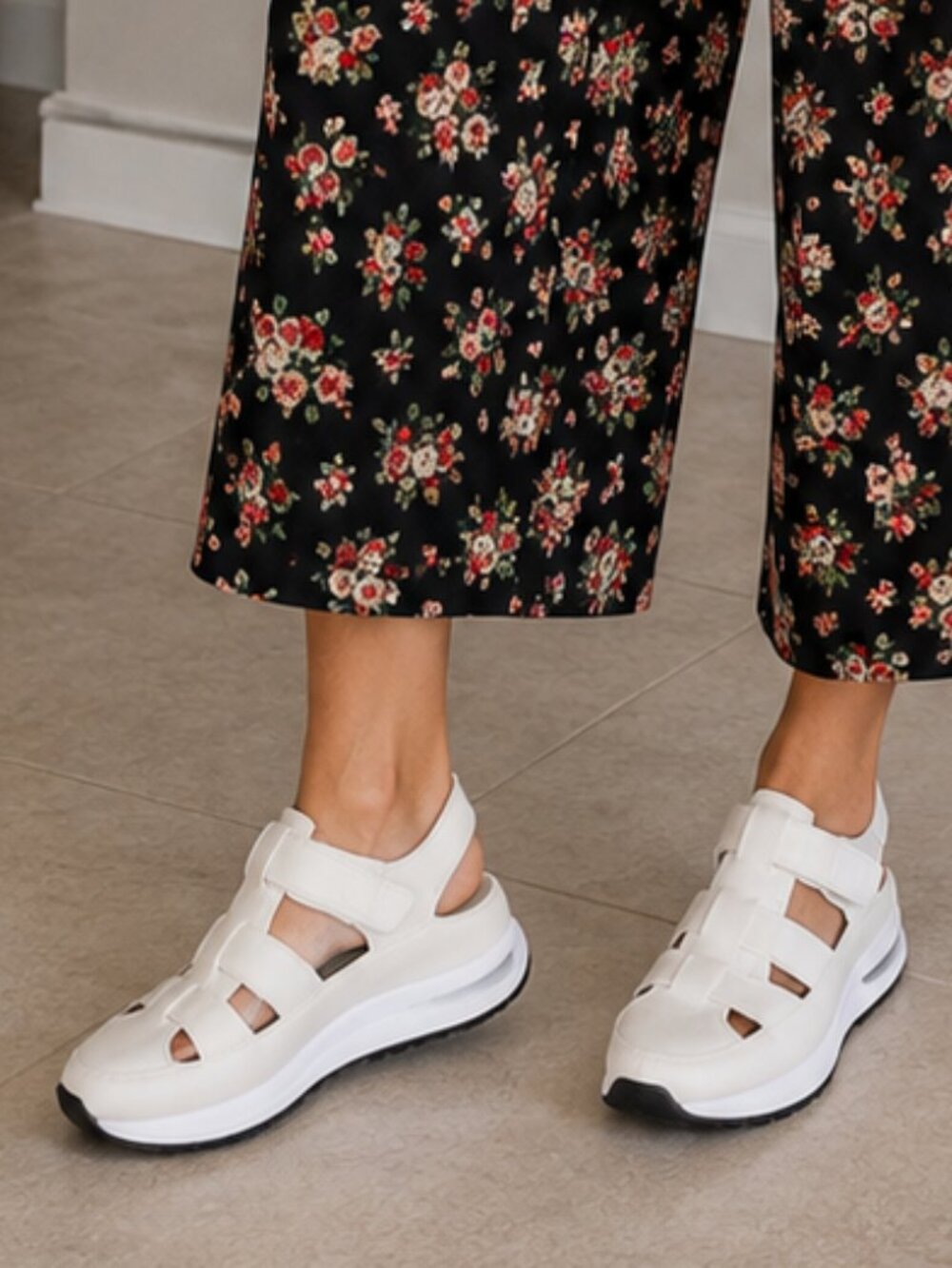 White Chunky Sport Sandals Velcro Straps EU 40 US 9 Platform Style
